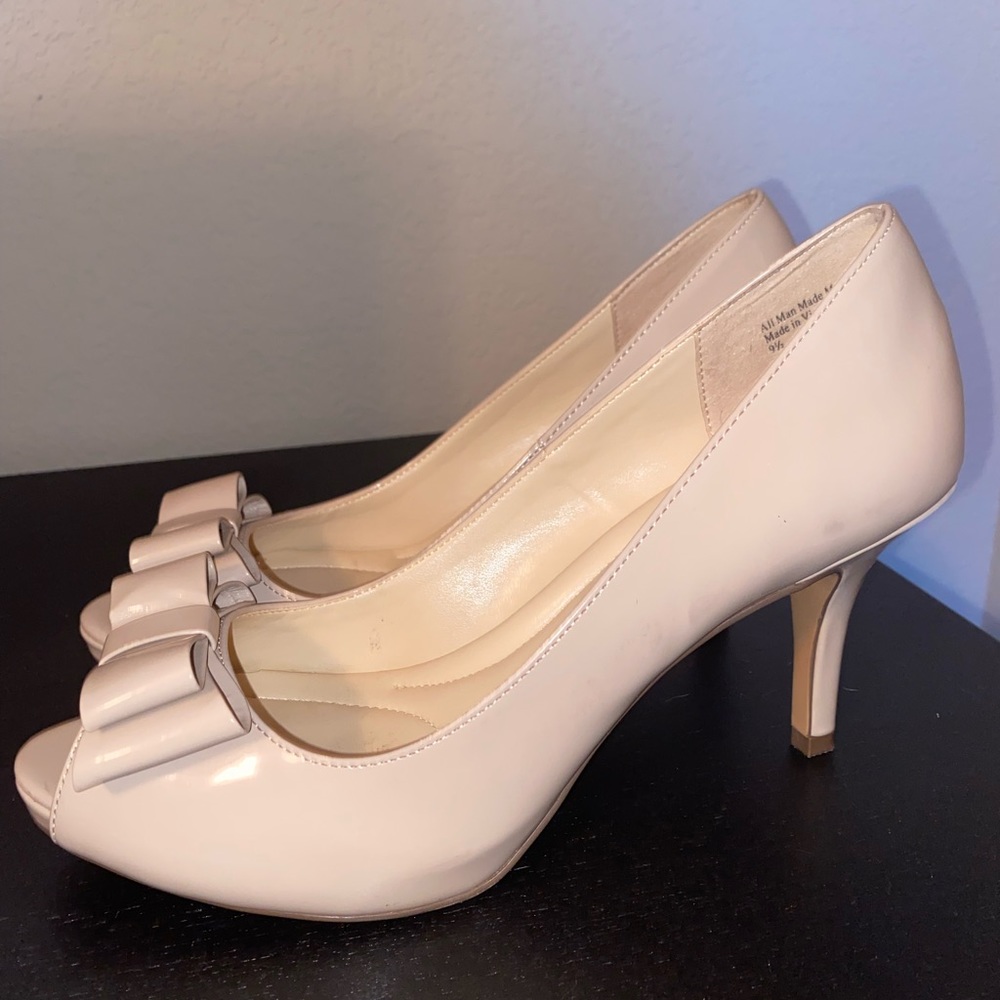 Worn once nude bow pumps